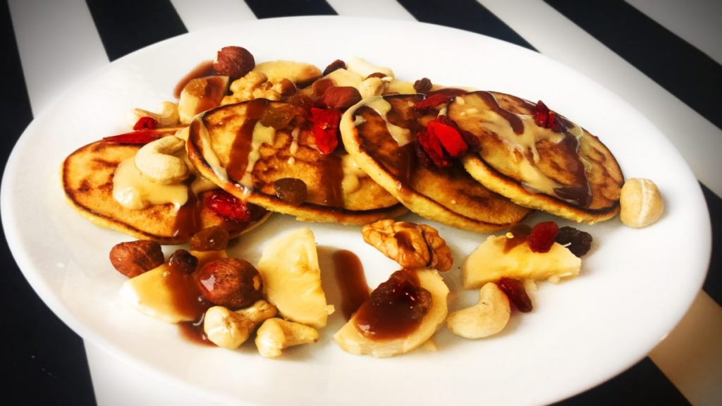 Puszyste bananowo – waniliowe placuszki owsiane